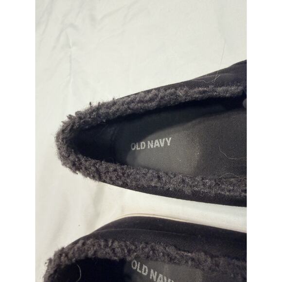 Old navy slip on black sneakers - Unisex Size 8 with fur lining - Picture 3 of 6